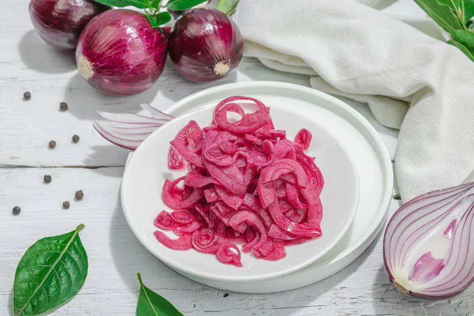 Eingelegte rote Zwiebeln