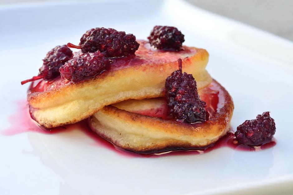 Pancakes mit Maulbeerkompott