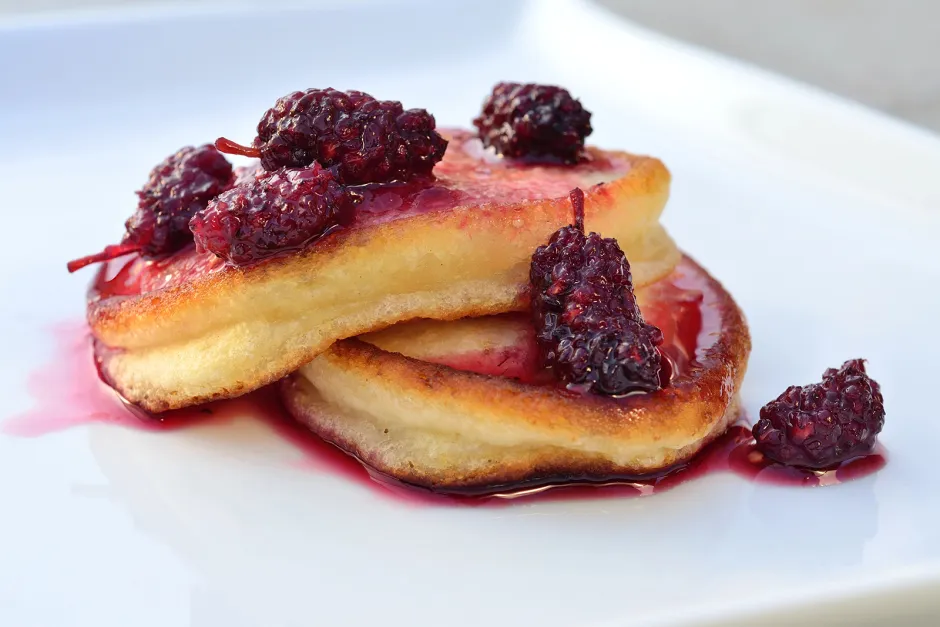 Pancakes mit Maulbeerkompott