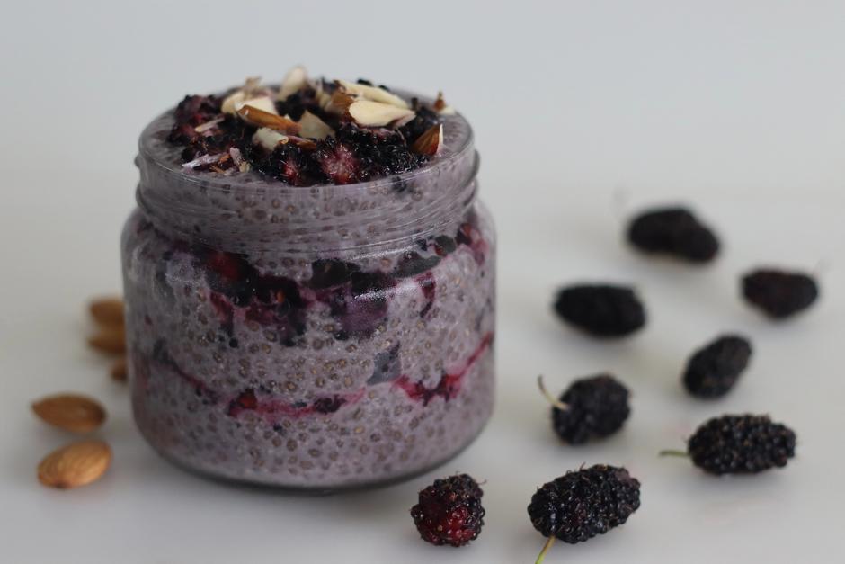 Chia-Pudding mit Maulbeeren