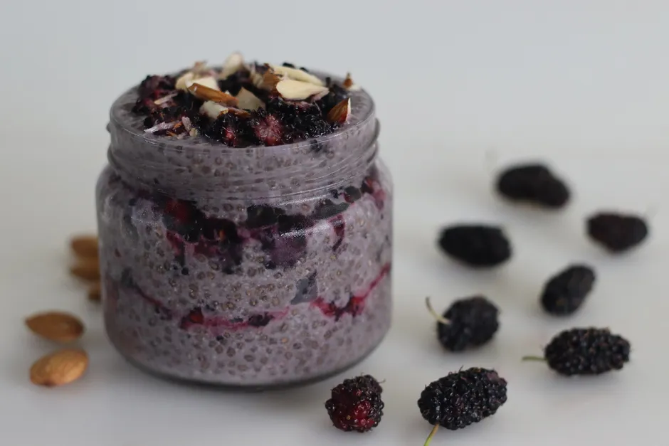 Chia-Pudding mit Maulbeeren