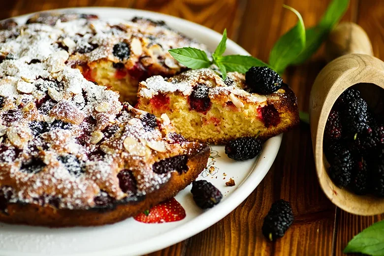 Maulbeerkuchen mit Mandeln