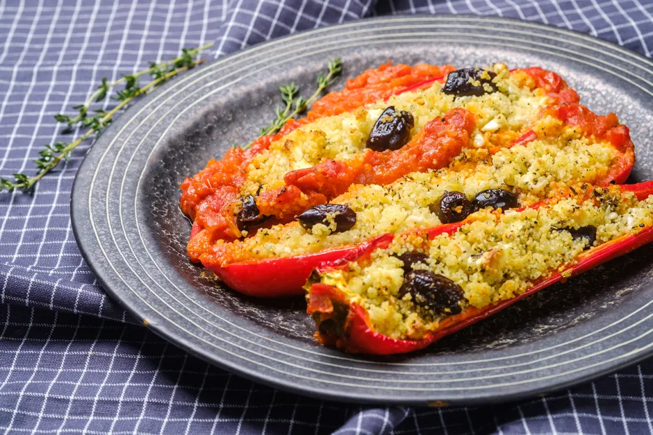 Gef&uuml;llte Paprika mit Schafsk&auml;se und Couscous