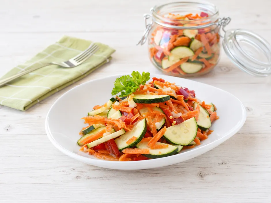 Eingekochter Zucchinisalat