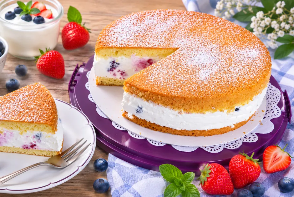 Joghurttorte mit Fr&uuml;chten