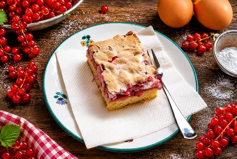 Ribiselkuchen mit Schneehaube