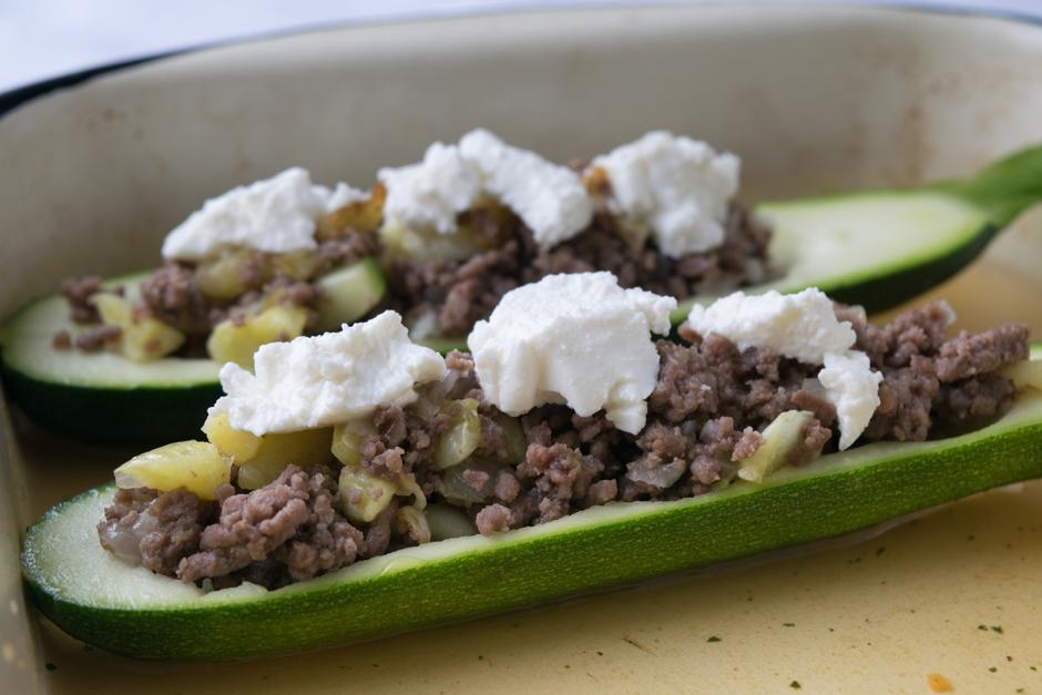 Gefüllte Zucchini mit Faschiertem
