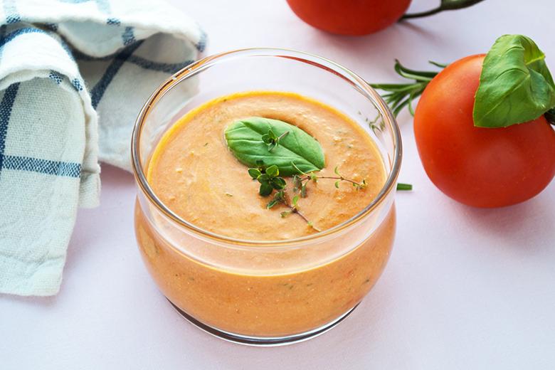 Tomaten-Kräutersuppe