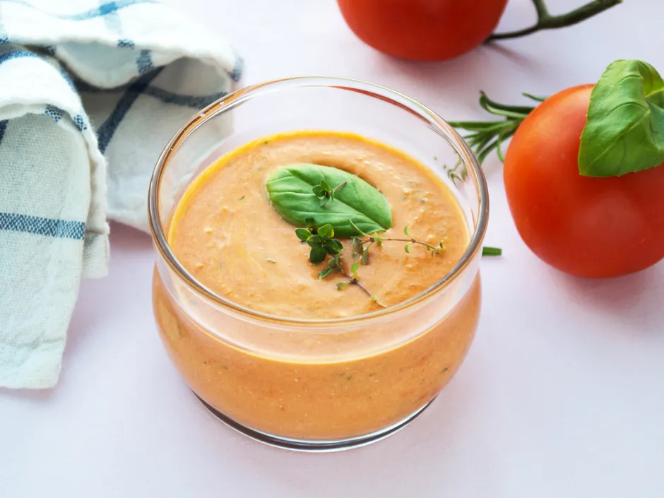 Tomaten-Kräutersuppe