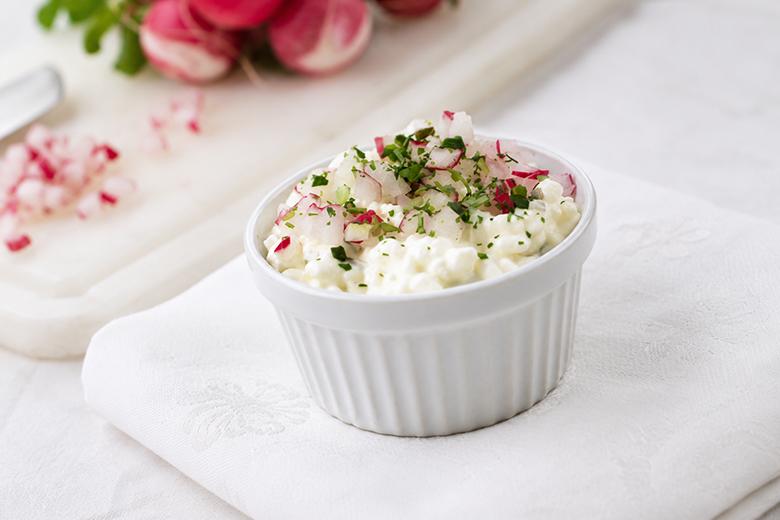 Radieschen mit Hüttenkäse