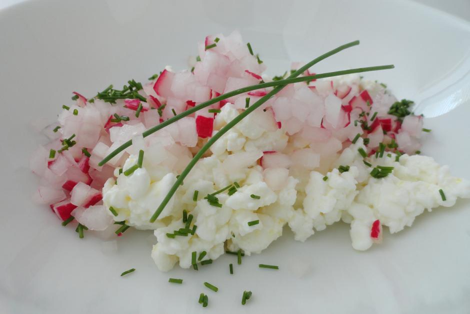 Radieschen mit Hüttenkäse