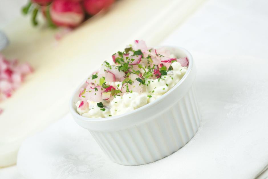 Radieschen mit Hüttenkäse