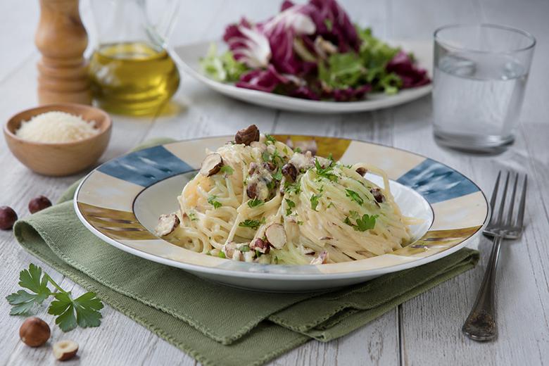 Nudeln in Nuss-Sauce