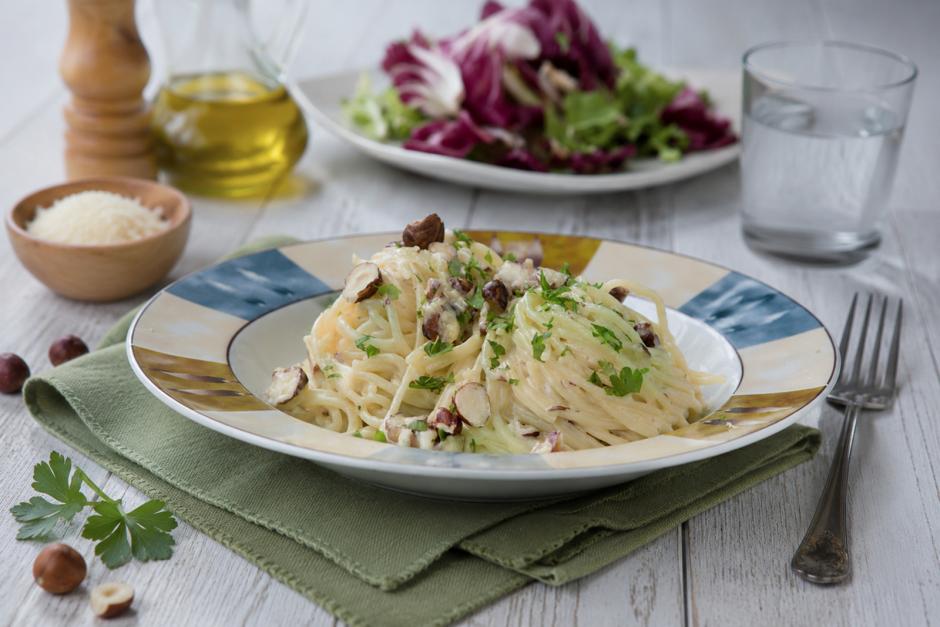 Nudeln in Nuss-Sauce