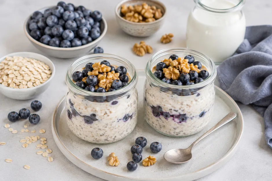 High Protein Overnight Oats mit Skyr und Heidelbeeren