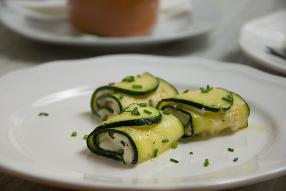 Zucchinirollen mit Hüttenkäse