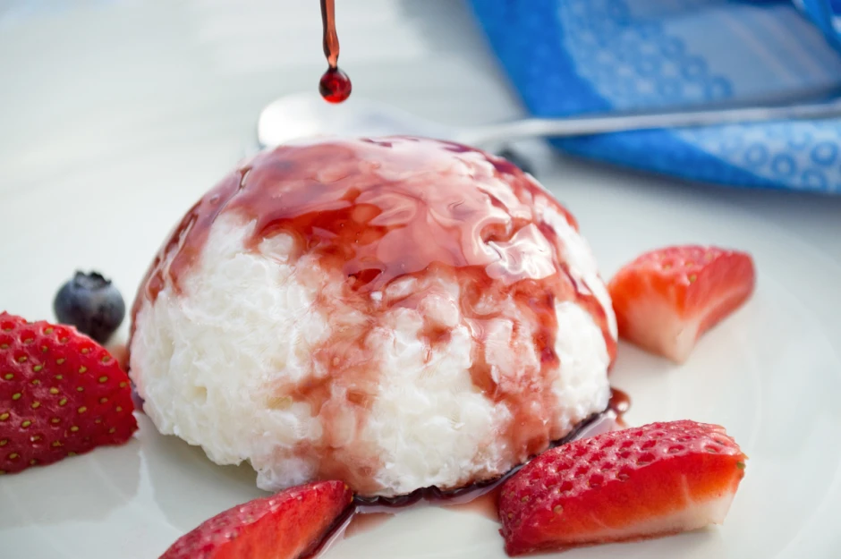 Reisdessert mit Himbeersaft