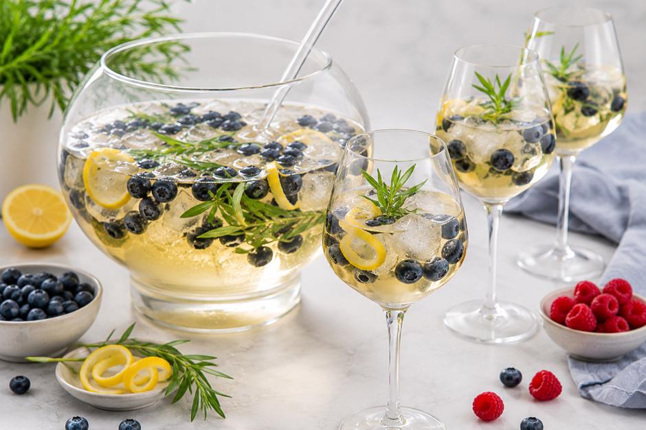 Kräuter-Beeren-Bowle