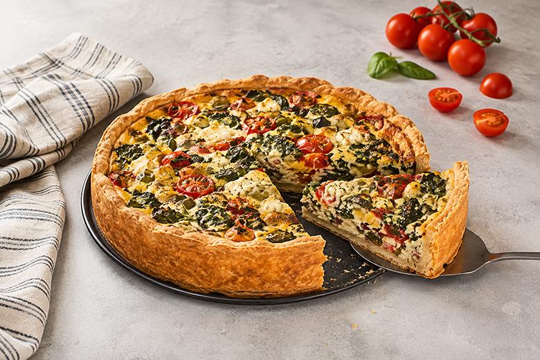 Spinat-Schafskäse-Quiche mit Tomaten