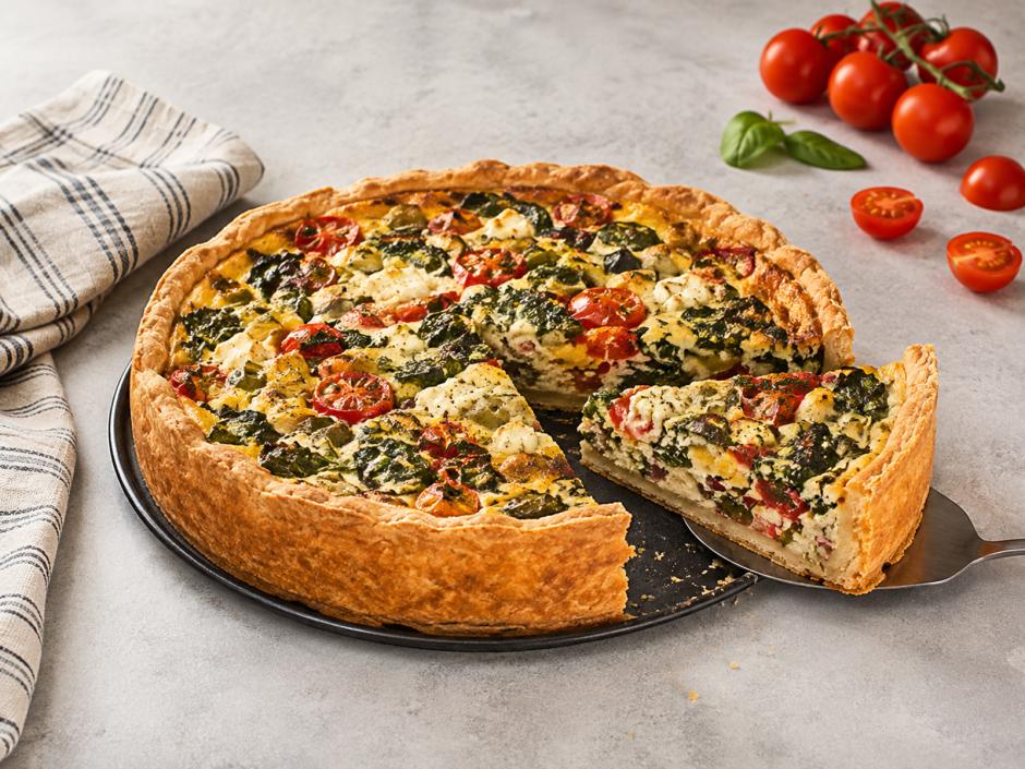 Spinat-Schafskäse-Quiche mit Tomaten