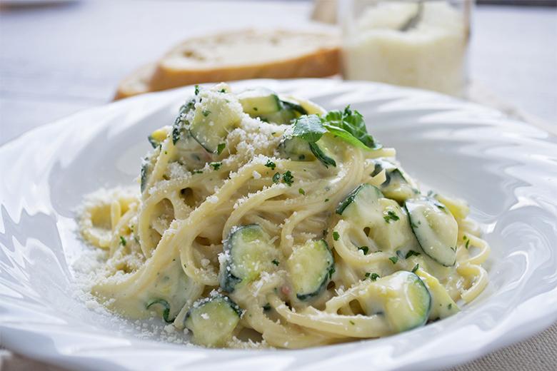 Spaghetti mit Zucchini-Sahne Sauce