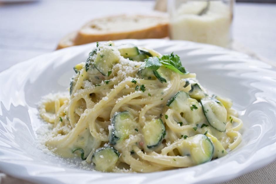 Spaghetti mit Zucchini-Sahne Sauce
