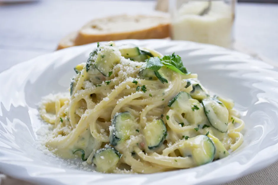 Spaghetti mit Zucchini-Sahne Sauce