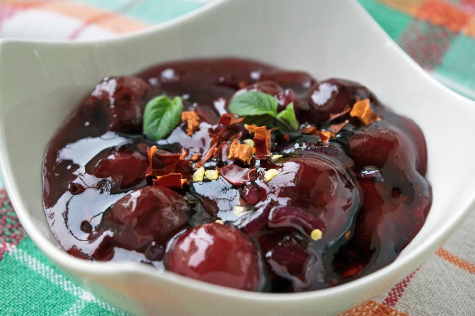 Fruchtig scharfes Kirschen Chutney