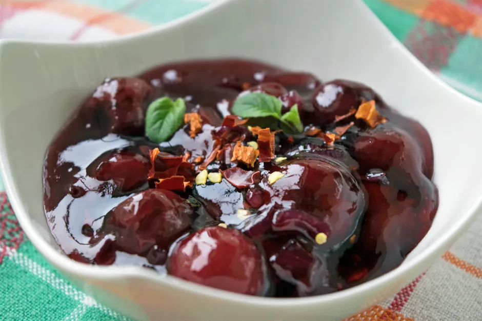 Fruchtig scharfes Kirschen Chutney