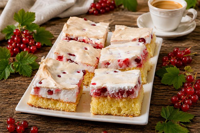 Ribiselkuchen mit Schneehaube