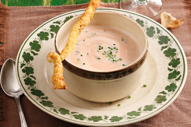Schilchersuppe mit Zimtstangerln
