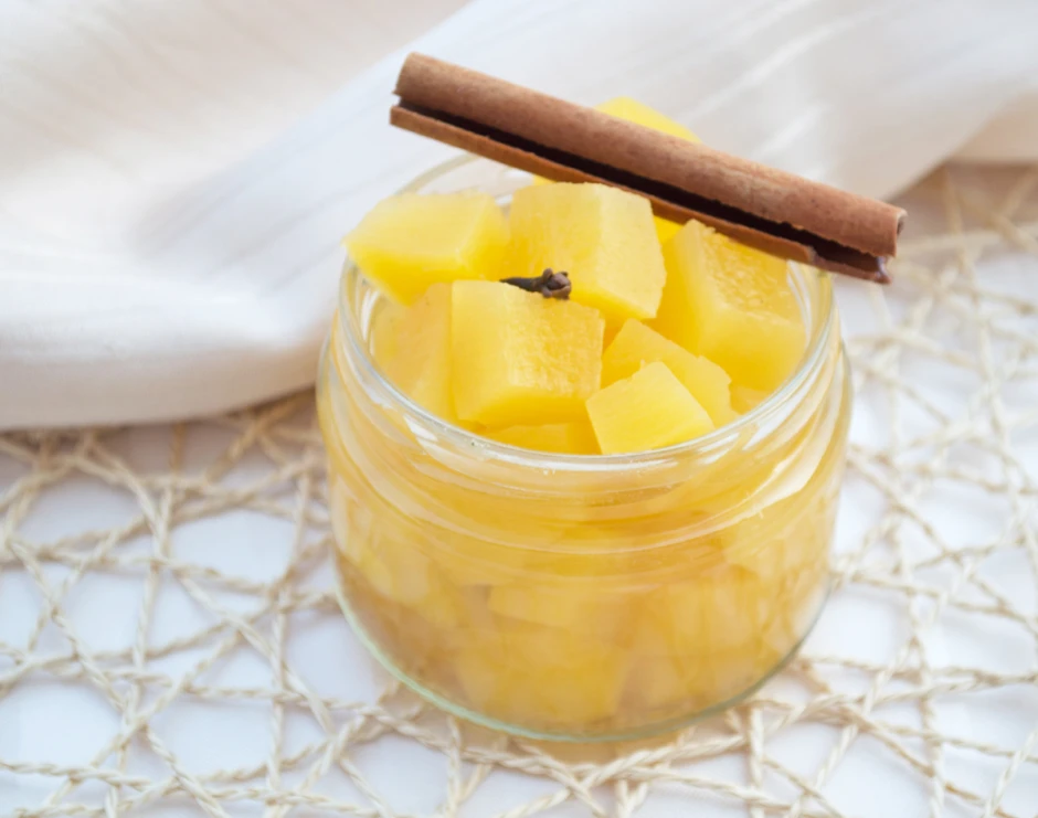 Leichtes Kürbiskompott mit Apfelsaft und Zitrone