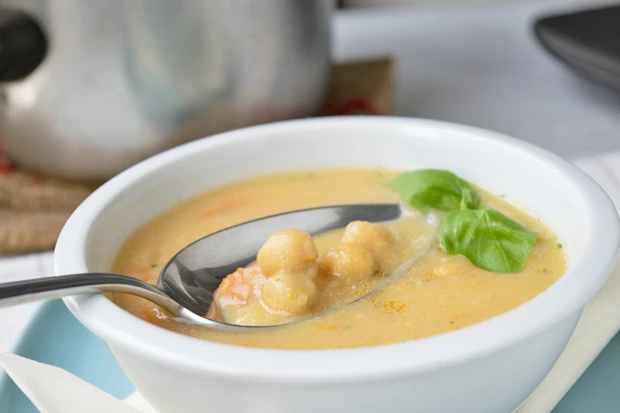 Kichererbsensuppe mit frischem Gem&uuml;se