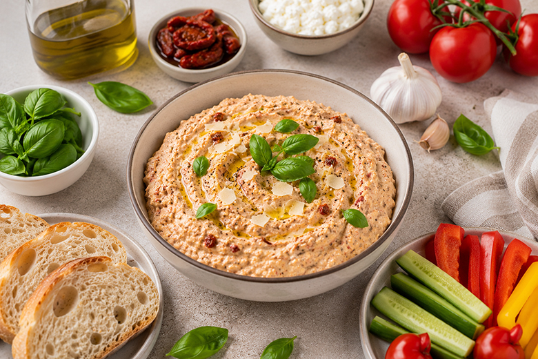 Tomate-Basilikum-Hüttenkäse-Dip