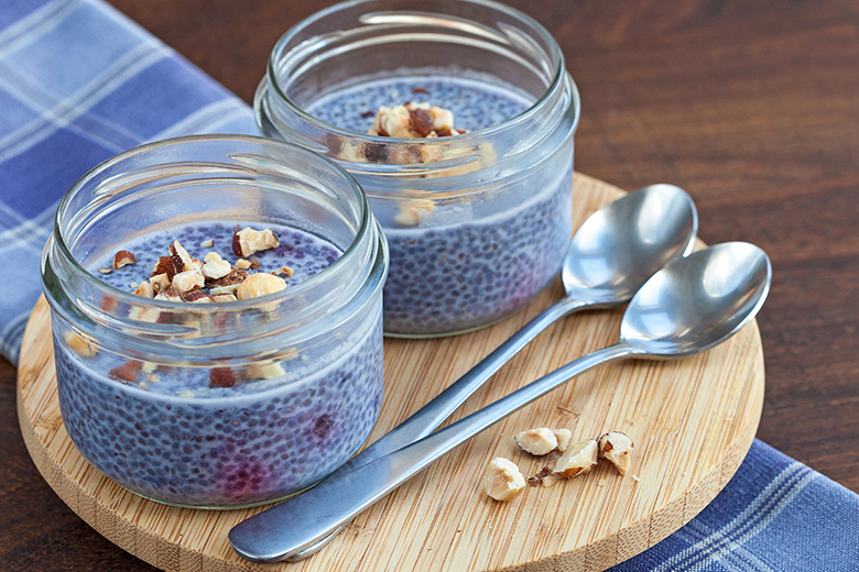 Chia-Pudding mit Heidelbeeren und Lavendel