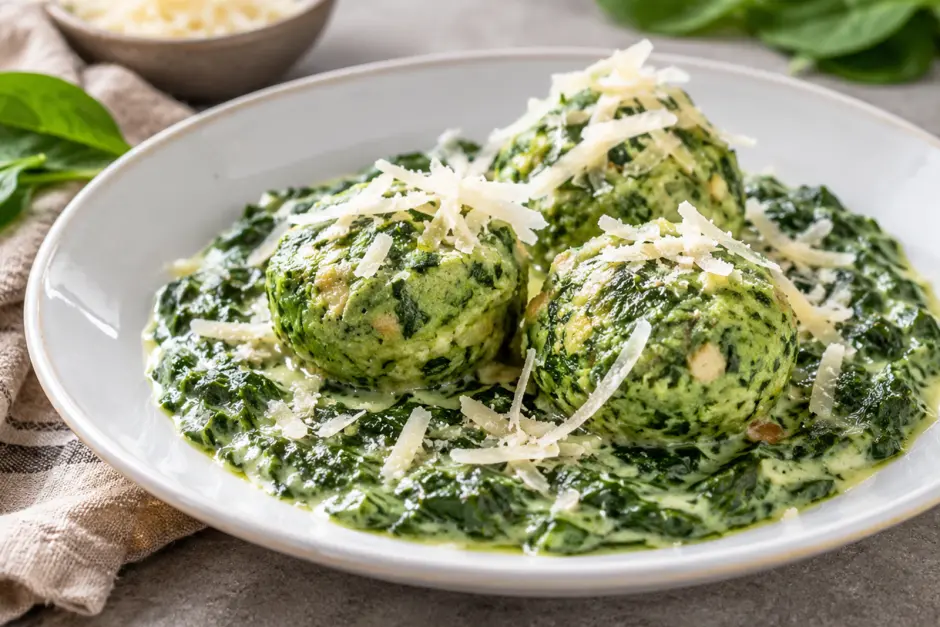 Spinatknödel mit Cremespinat