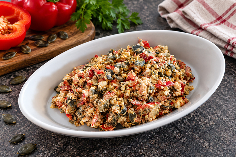 Cottage Cheese mit Paprika und Kürbiskernen