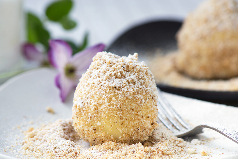 Marillenknödel mit Brandteig