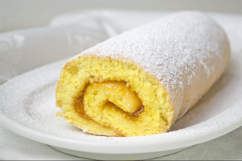 Omas Biskuitroulade