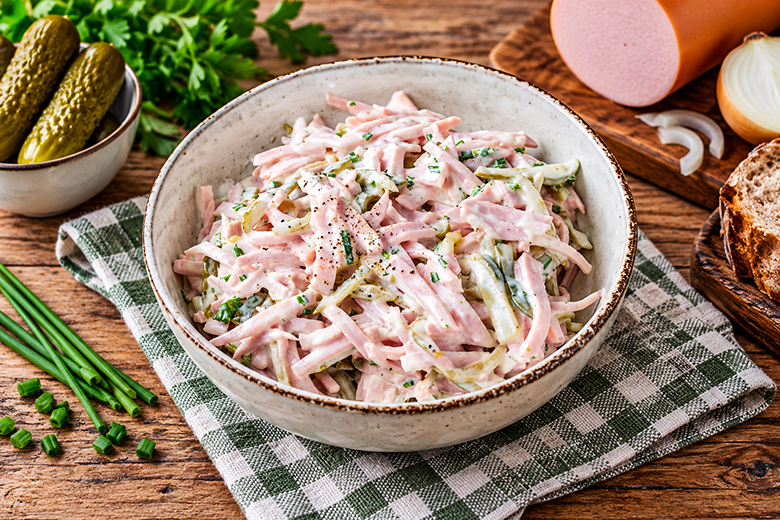 Wurstsalat mit Mayonnaise