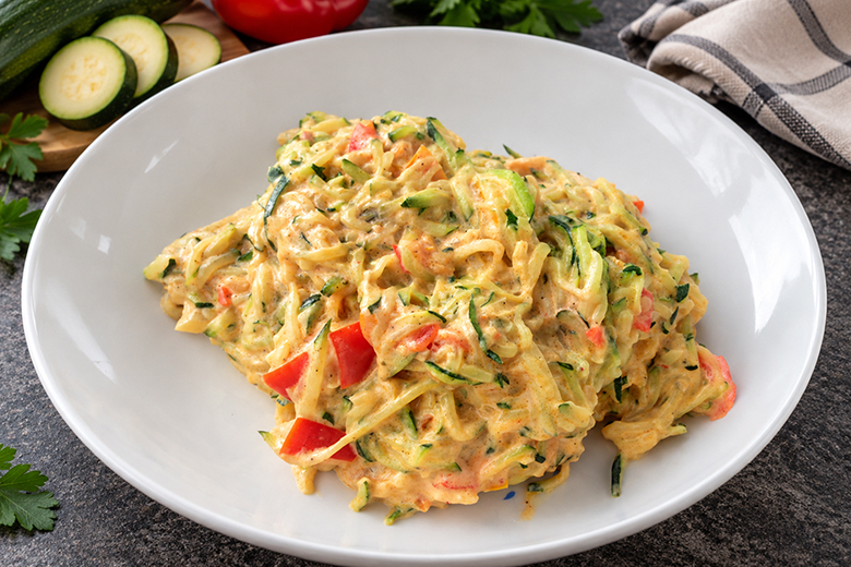 Zucchini mit Paprikasauce