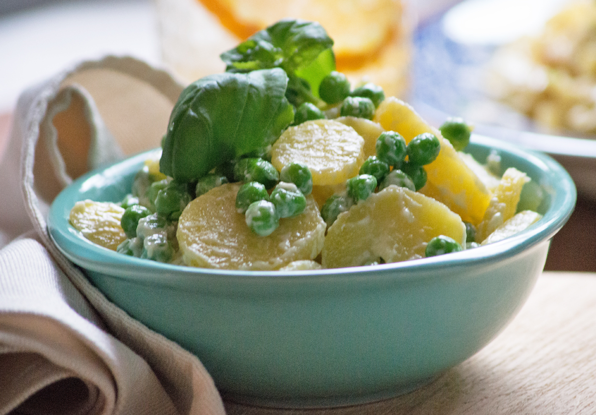 Kartoffelsalat mit Erbsen - Rezept | GuteKueche.at
