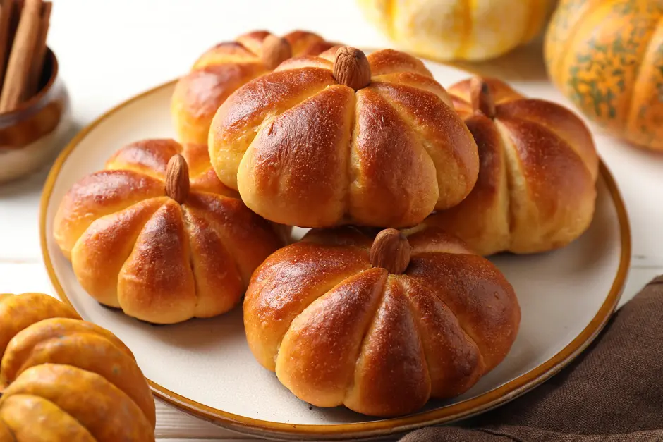 Kürbisbrötchen mit Hokkaido