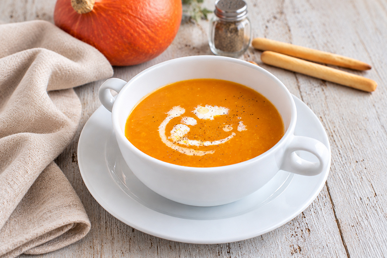 Hokkaido-Kürbissuppe mit Schalotten