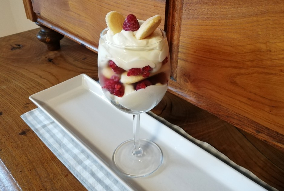 Himbeeren mit Biskotten