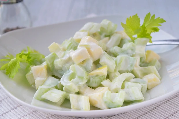 Stangensellerie-Salat
