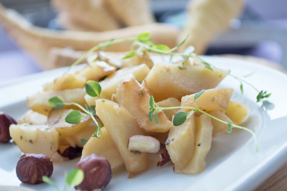 Pastinaken mit Nüssen