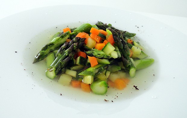 Sommerliche Gemüsesuppe