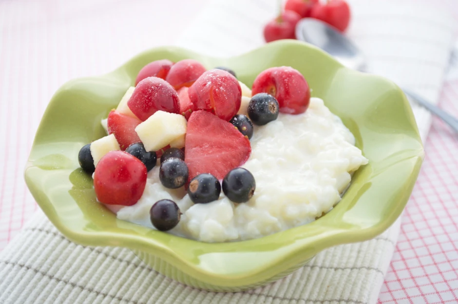 Milchreis mit frischen Fr&uuml;chten
