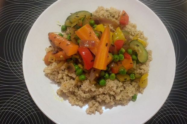 Orientalische Couscouspfanne mit Gemüse